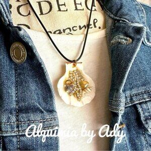 Natural shell rhinestone embellished big pendant necklace